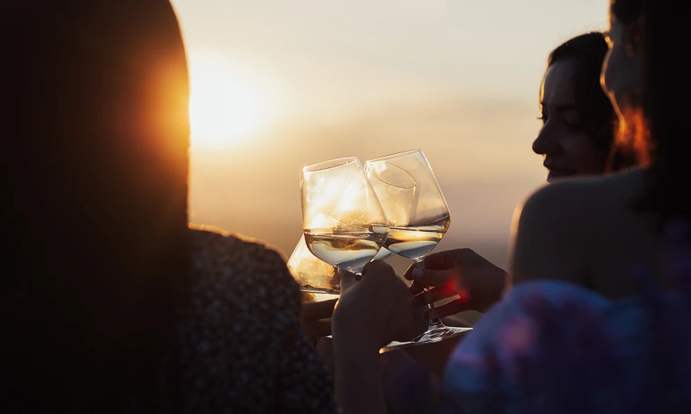 Rooftop Bar Etiquette: Tips for an Enjoyable Night Out