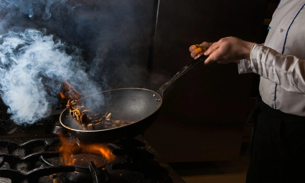 Can Traditional Chinese Cooking Techniques Coexist with Modern Fusion Cuisine?